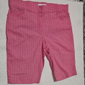 Chic Pink Geometric Women's Bermudas